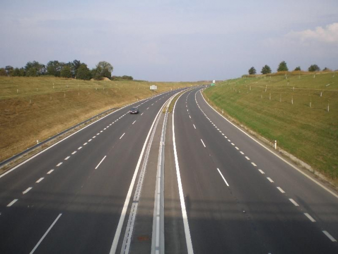 Vláda chce zvýšit rychlost, 110 km/h na silnicích 1. třídy máme jezdit od roku 2015