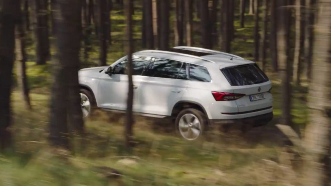 Škoda Kodiaq se ukázala v první reklamě. Podívejte se, co také dovede (video)