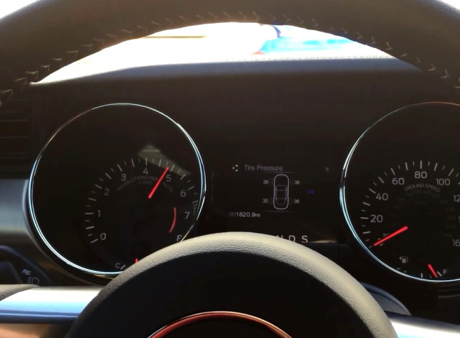 Falešný zvuk Fordu Mustang: takto zní sám o sobě, bez motoru (video)