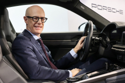 Porsche po sázce na špatného koně odepsalo 93 procent zisků, ztratilo desetinu zákazníků a pracuje s 1procentní marží