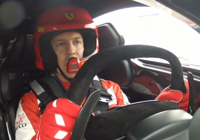Ferrari FXX K v akci s Vettelem za volantem, stihl i promluvit k fanouškům (video)