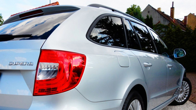Zánovní Škoda Superb Combi s nechtěným motorem za cenu základní Fabie je bazarový bizár týdne