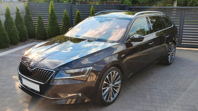 K mání je Škoda Superb L&K s výkonem 510 koní, je to nenápadný supersport v hávu českého luxusního kombíku