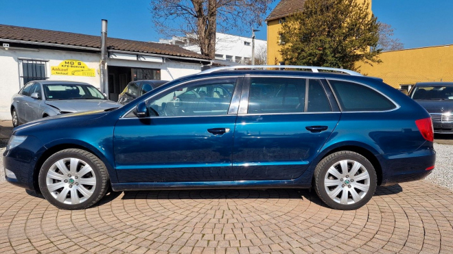 Prakticky nejetá Škoda Superb Combi 2,0 TDI s 4x4 a hromadou výbavy může být vaše za cenu Fabie 1,0