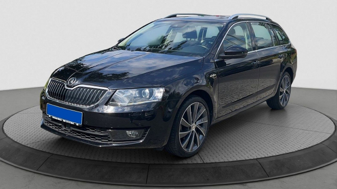 Výbavou nabušená, sotva jetá Škoda Octavia Combi 2,0 TDI za cenu základní Fabie se v prodeji nevídá