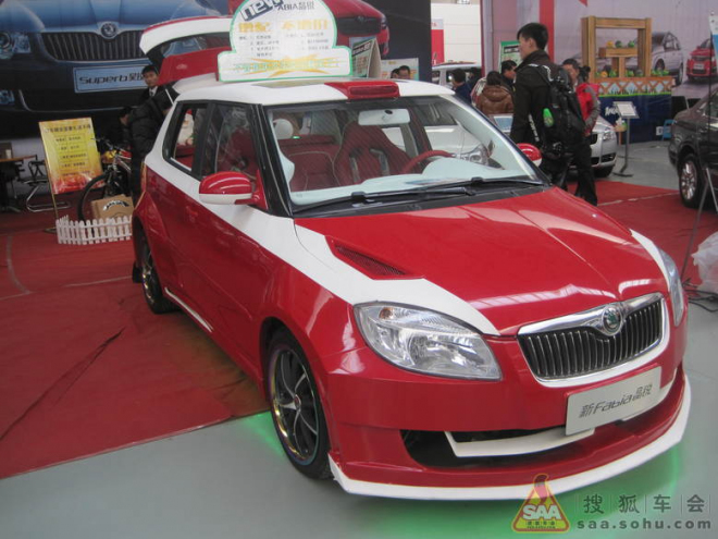 Škoda Fabia s čínským tuningem: Santa má nové sáně
