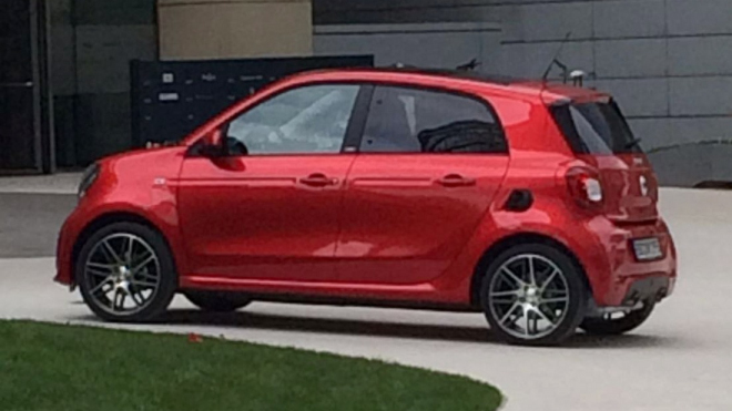 Ostré Smarty ForTwo a ForFour Brabus nafoceny bez maskování, už ty skutečné