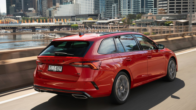 Škoda Octavia RS pro Austrálii připomíná otázku, proč si Češi nechají líbit tak vysoké ceny skoro čehokoli