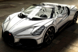Nejnovější Bugatti vypadá trochu jako hrnek na kolech. A vlastně jím tak trochu i je