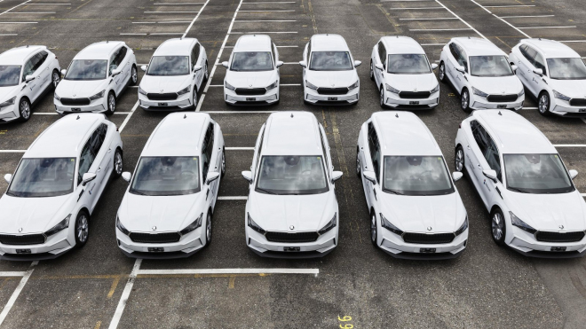 Ojeté elektromobily v Nizozemsku nikdo nechce, říká analytik. Ceny klesly o čtvrtinu, na place stojí už 100 dnů