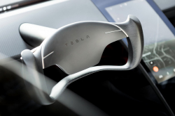 Zákazník popsal, jak složité bylo dostat z Tesly po 8 letech zpátky milionovou zálohu na dodnes nevyráběný vůz