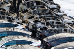 To byste nevymysleli: Aktivisté si vynutili elektromobily, teď je zapalují coby hrozbu pro planetu