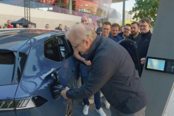 BMW zkusilo prokázat použitelnost nového elektromobilu nesmyslnou jízdou za nereálných podmínek v nikým nepoužívaném nastavení