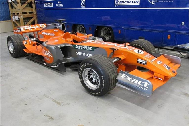 Spyker dluží na daních a jeho aktiva jdou do aukce, včetně monopostu F1