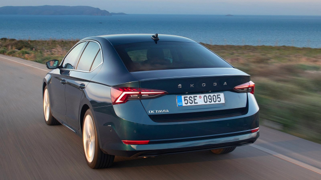 Škoda Octavia stále více trápí svého bratra z Němec, ač to na první pohled není vidět