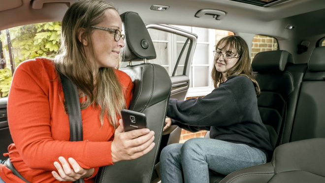 Škoda vyvinula řešení, skrze nějž vám děti budou platit za odvoz kamkoli