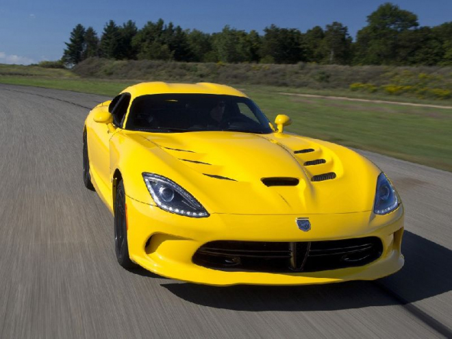 SRT Viper 2013 na nových fotkách a konečně i s cenou. Je levnější než Corvette ZR1