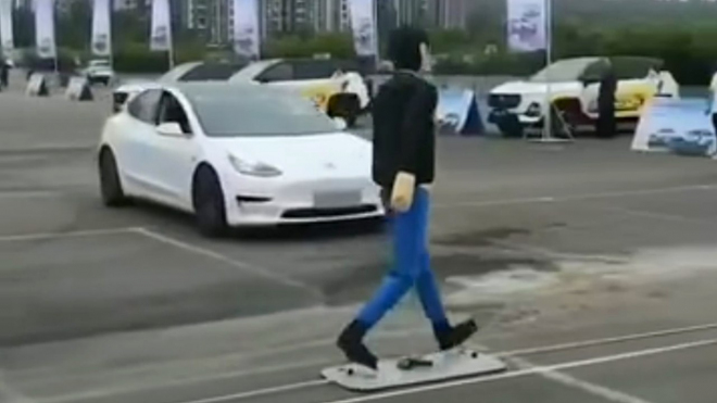 Prezentace autonomních systémů Tesly Model 3 skončila naprostým fiaskem