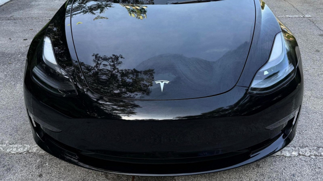 Majitelé Tesel doplácí na změnu vnímání automobilky, tohle sotva jeté auto ztratilo přes polovinu ceny za rok a půl