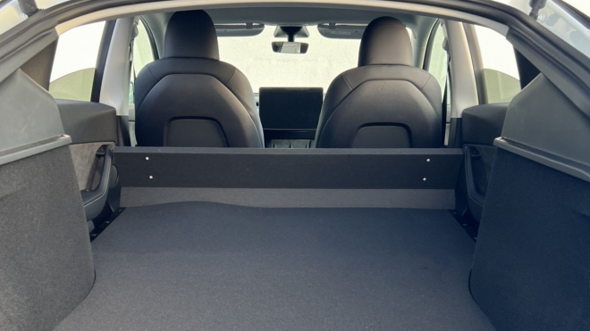 Teslu Model Y jde ve Francii koupit levněji než základní Škodu Octavia, pomohl k tomu „český trik“
