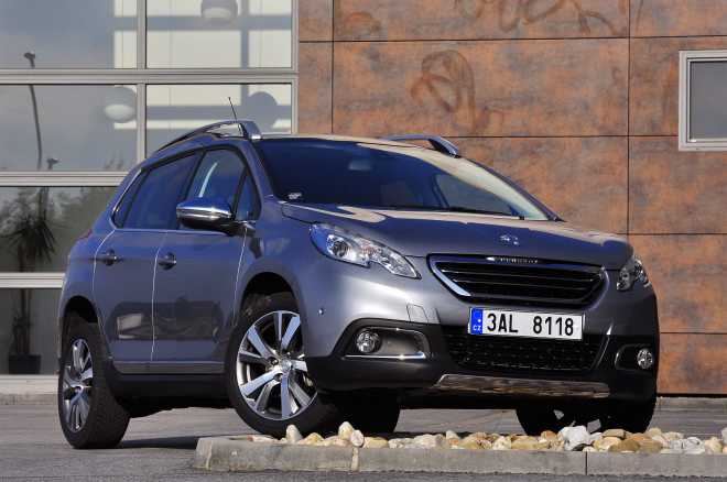 Test Peugeot 2008 1,6 VTi: cross over obrubník