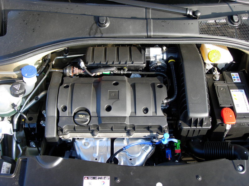 Аккумулятор Peugeot 301 1.6. Пежо 301 под капотом. Двигатель Пежо 301 1.6 115. Рычажок рециркуляции Пежо 301. Пежо 301 двигатель