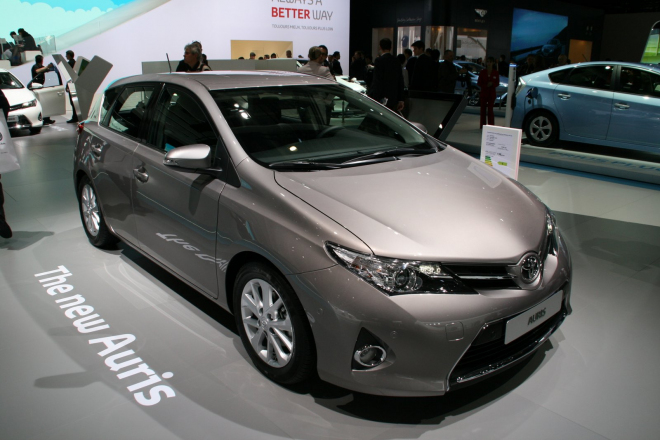 Toyota Auris 2013: japonský Golf detailně