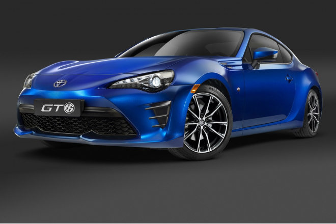 Toyota GT 86 2016: facelift je venku, přinesl agresivnější vzhled a 5 koní navíc