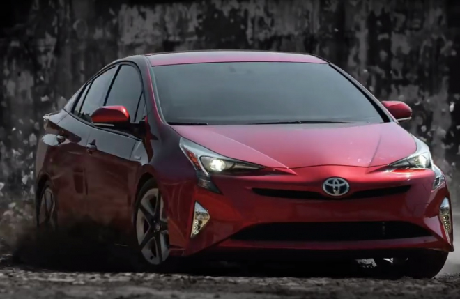 Toyota poněkud přepálila reklamu na Prius, smyky na šotolině klientela asi neocení (video)