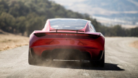 Elon Musk 7 let po premiéře Roadsteru slibuje, že auto vážně dorazí. Stovku má dát pod 1 s a na zadek posadit všechny