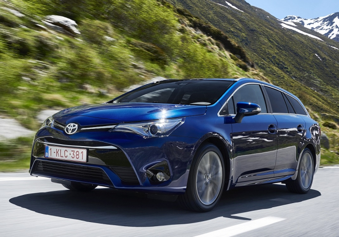 Toyota Avensis 2015: máme české ceny i nové fotky rozlučkového faceliftu