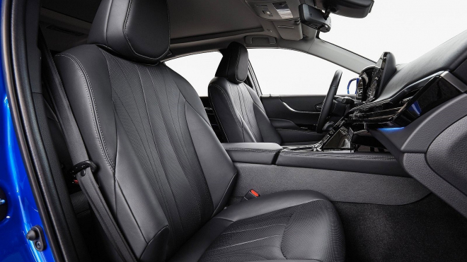 James May poprvé pořádně ukázal v akci své nové auto, je plné anomálií