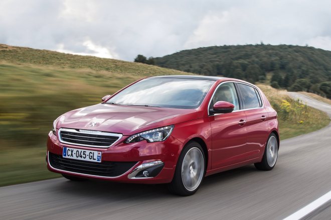 Peugeot 308 s tříválcem 1,2 e-THP a diesel 2,0 Blue HDI mají české ceny