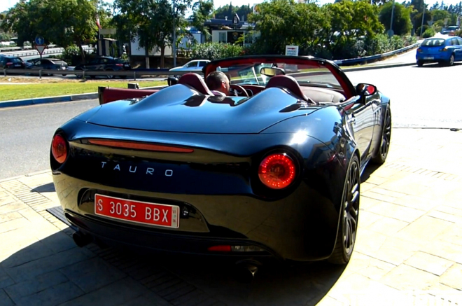 Tauro V8 Spider: dostupný sporťák s až 530 koňmi na tunu vážně jezdí (video)