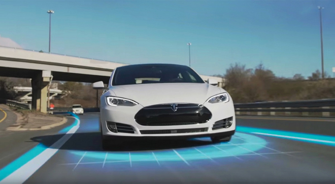 Tesla představila nový Autopilot, teď už by prý zachránil i první oběť