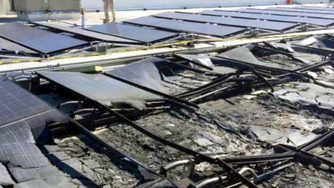 Solární byznys Tesly je obří průšvih, panely hoří, klienti ji žalují pro totální neschopnost