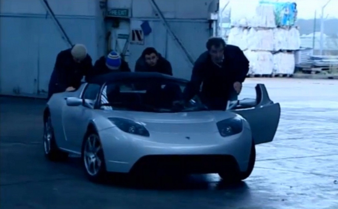 Tesla žaluje Top Gear kvůli lživé recenzi Roadsteru