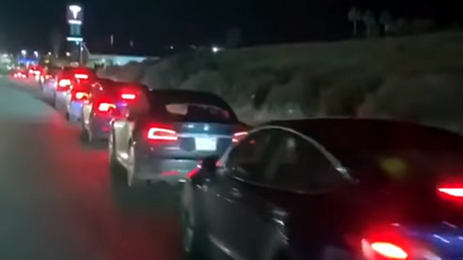 Hlavní problém dobíjecích stanic Tesly začala svérázně řešit sama automobilka