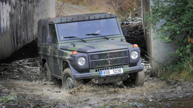 Test ex-armádního Mercedesu G 250 D Wolf: mužský bod G