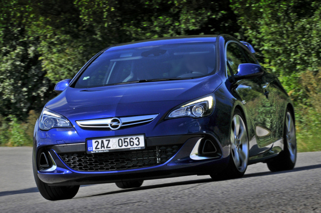 Test Opel Astra OPC 2012: nepochopitelně dobrá, podobně rychlá