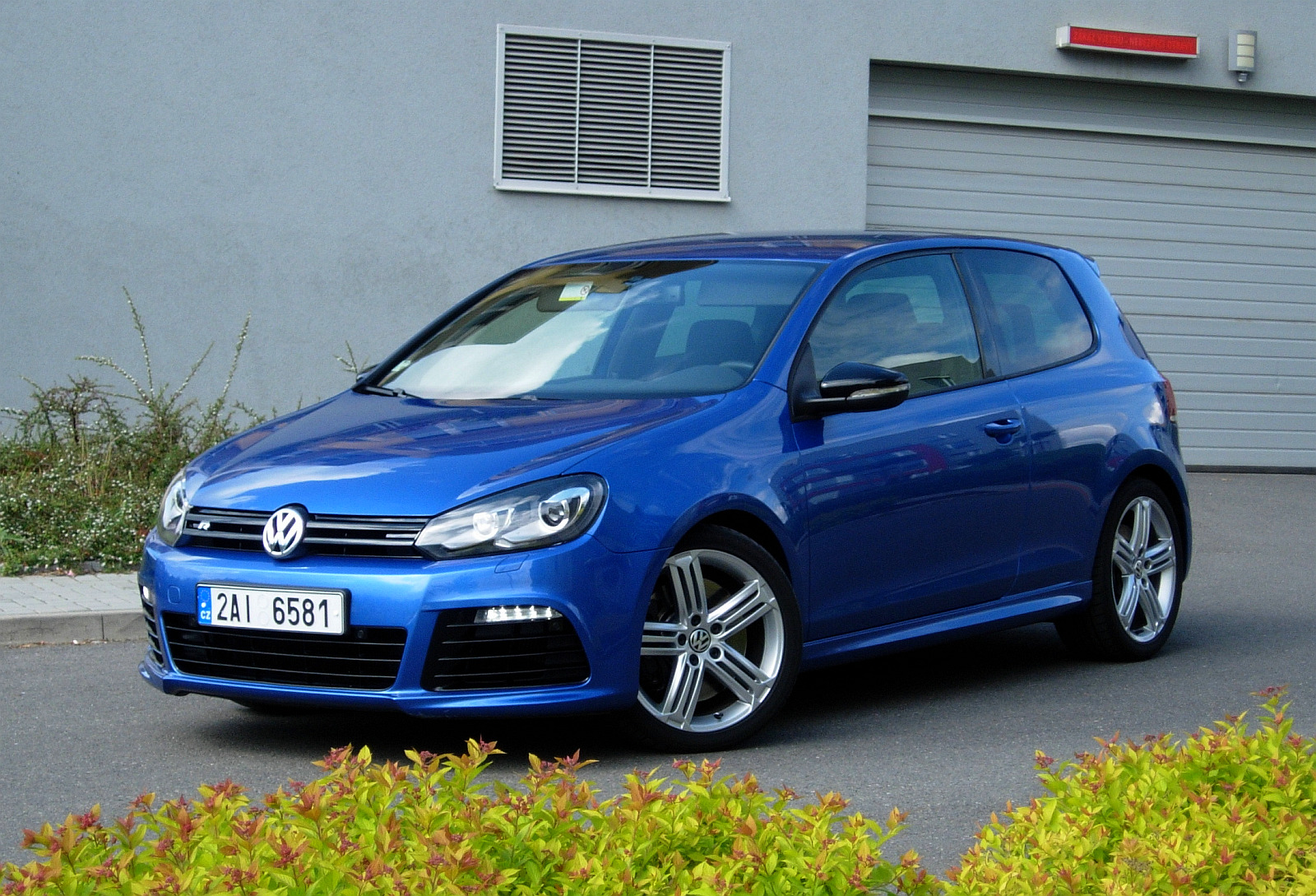 Гольф купить екатеринбург. Golf 6 GTI. Гольф 6 r. Гольф 6 GTI R. Фольксваген гольф 6 р лайн.