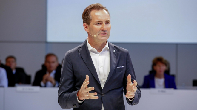 Šéf VW už si nevidí ani na špičku nosu, jeho slova při prezentaci posledního konceptu nemají s realitou společného ani ň
