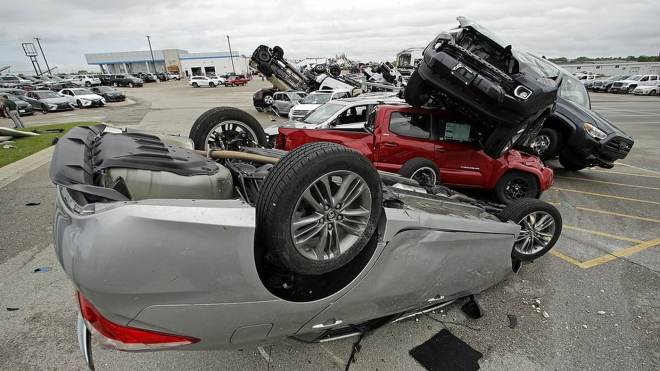 Tornádo zničilo jedinému dealerovi přes 500 skladových aut, škody přesahují 300 milionů