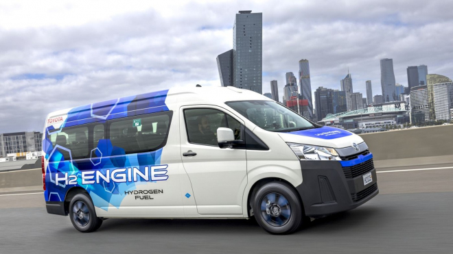 Toyota dál hledá cesty, jak obejít elektrifikaci aut, dodávku osadila novým spalovacím motorem ze sporťáku