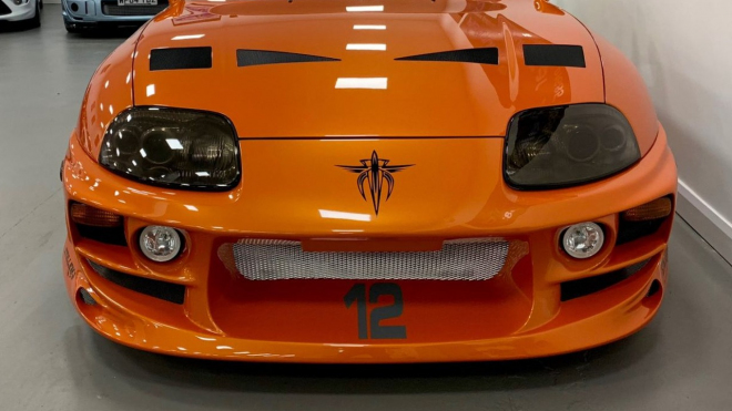 Kultovní sporťák se prodal překvapivě levně i přes vizáž, která ho proslavila