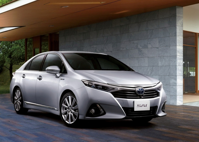 Toyota Sai 2014: facelift hybridního sedanu dokazuje, že Toyota nemusí být nudná
