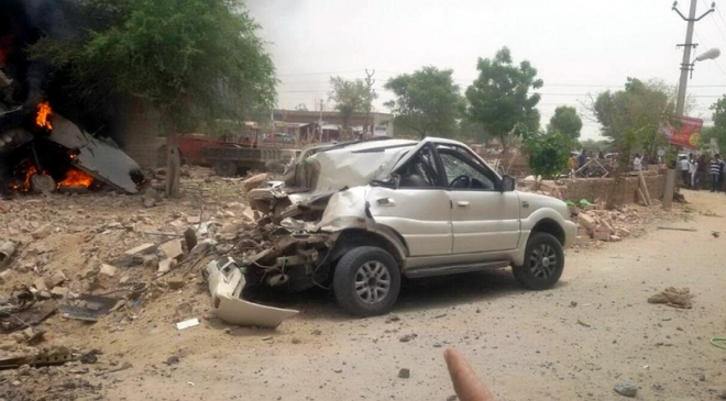 Tomu pojišťovna neuvěří: do tohoto auta zezadu naboural MiG-27 (+ video)