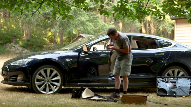 Tesla jde zas proti proudu, servisně vrací své zákazníky do časů starých škodovek