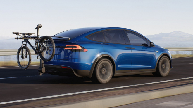 Tesla se dál pokouší diktovat lidem, jak mohou a nemohou zacházet s auty, která jsou dávno jejich