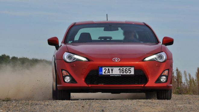 Toyota si je jistá výdrží svých aut tak moc, že záruku dává i na 10leté ojetiny s 200 tisíci najetými km